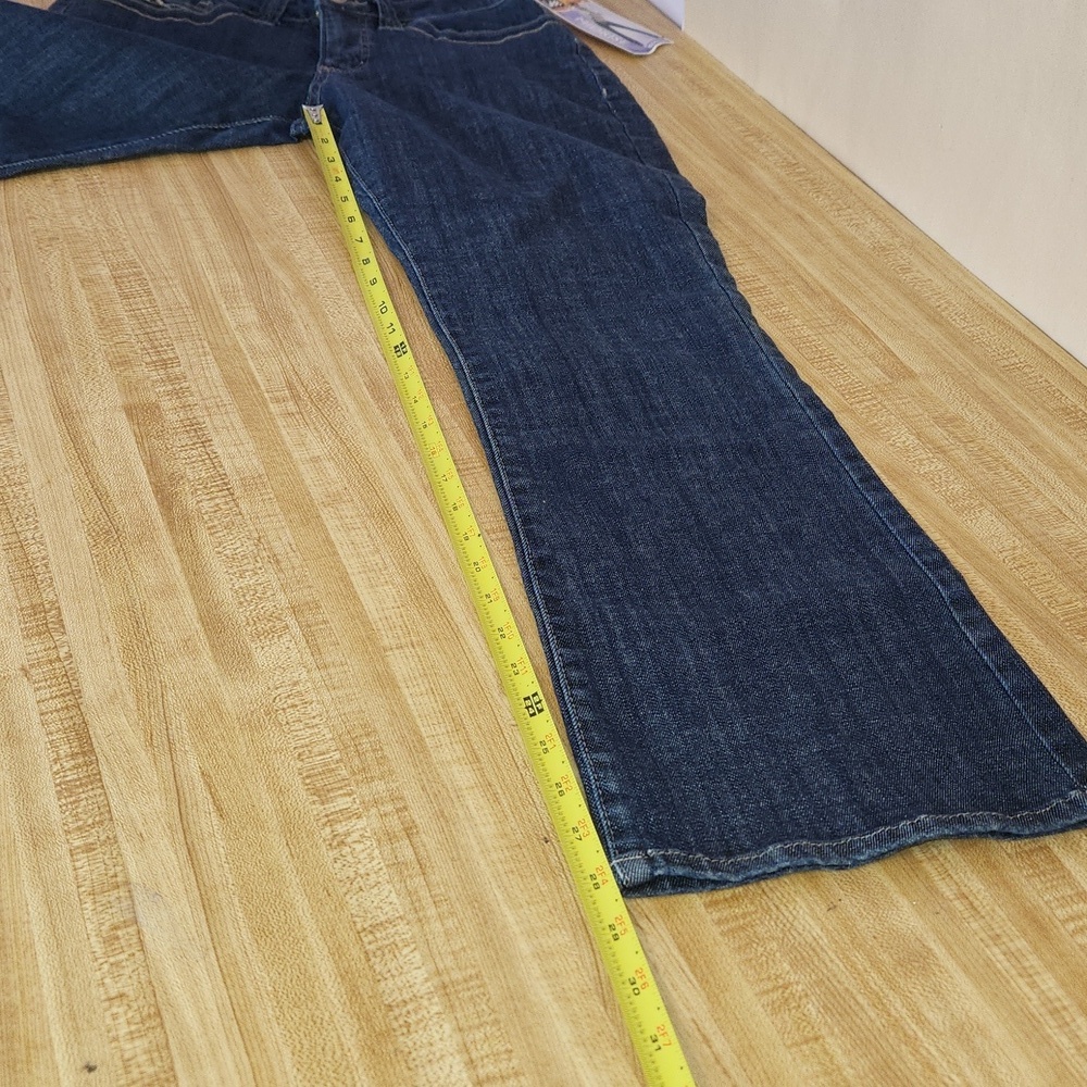 Lee Women's  Midrise Blue Jeans, size 8S - Picture 13 of 13